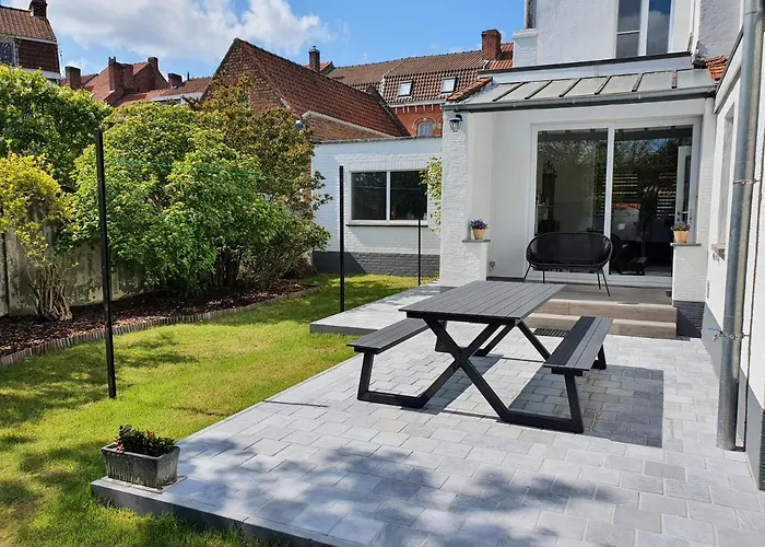 Trendy, authentieke woning met groot terras en tuin Villa Brugge